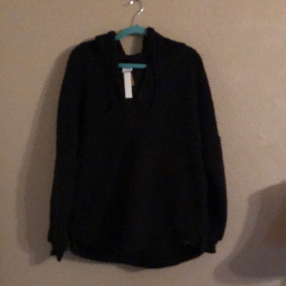 New Sherpa sweater size L one pink and one black available